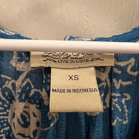 Lucky Brand Long Sleeve Teal/Blue with Ivory Rose Pattern. Size XS - Picture 3 of 4